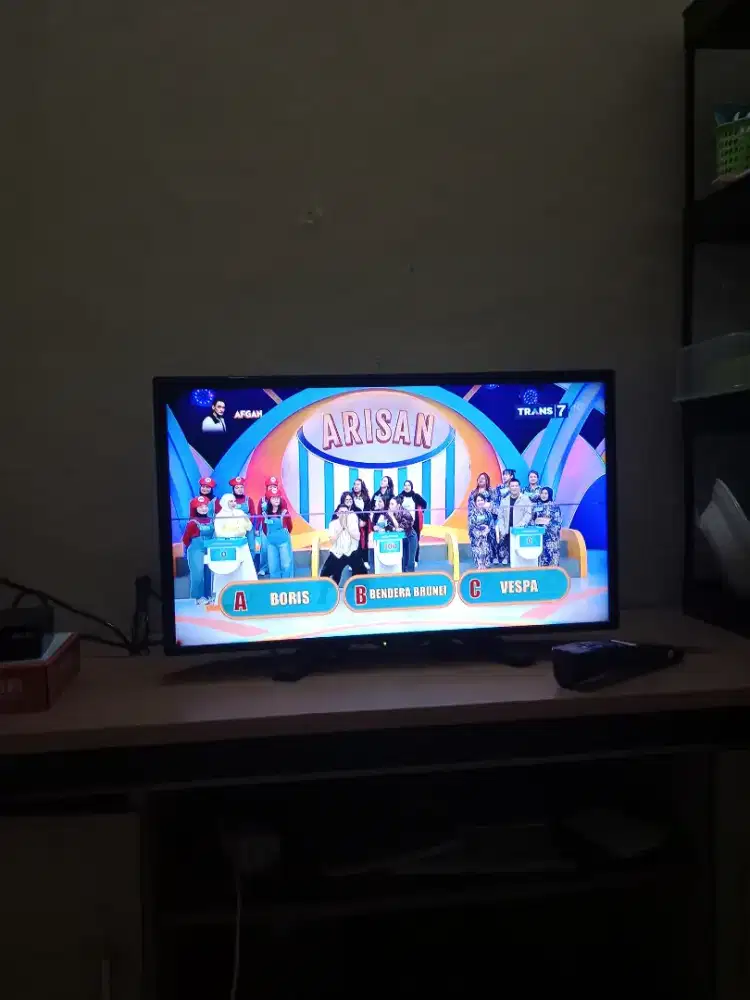 Jual aja TV sharp 24 inchi plus stb