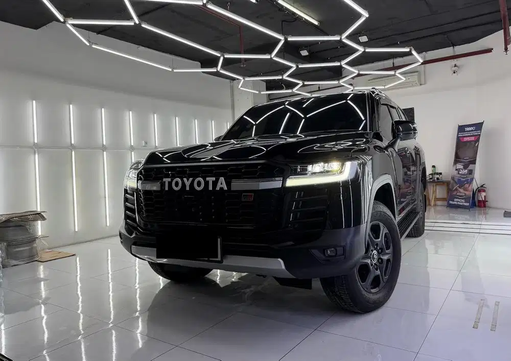 [ KM  1 rb] Land Cruiser 300 GR 2024 km 1 rb masih plastikan