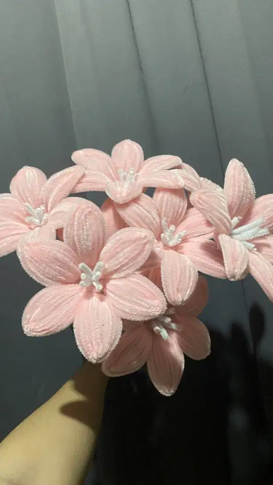 Bunga Lily Kawat Bulu