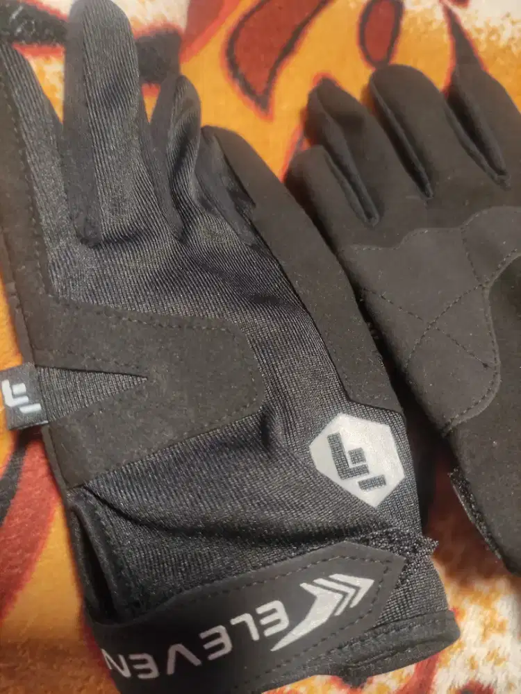 Sarung tangan eleven sz M