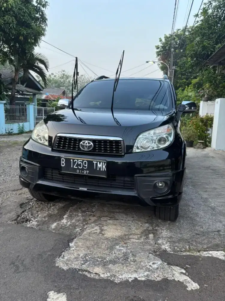 Rush TRD Sportivo 1.5 Manual Hitam
