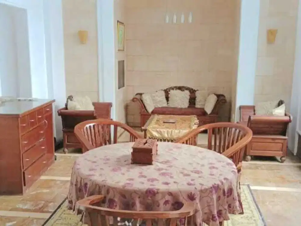 Dijual Rumah Ada Kolam Renang di Ciputat Timur, Tangerang Selatan