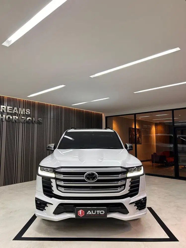 Toyota Land Cruiser LC300 VXR 2024 LC 300 Putih Km23rb D1388ALJ