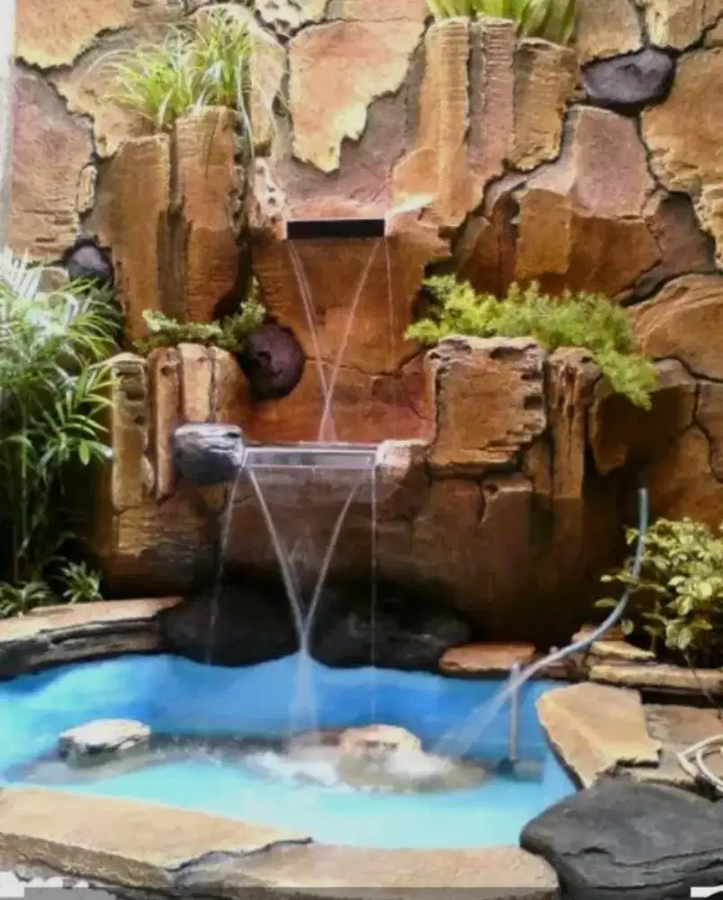 Relif tebing kolam koi