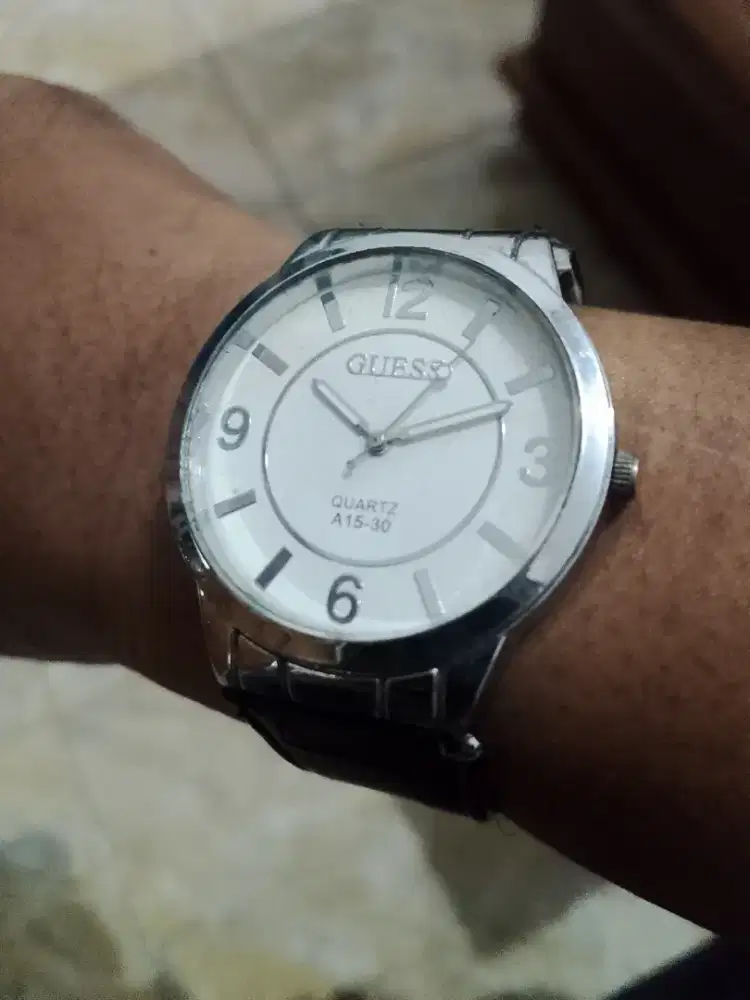 Jam tangan kulit guess