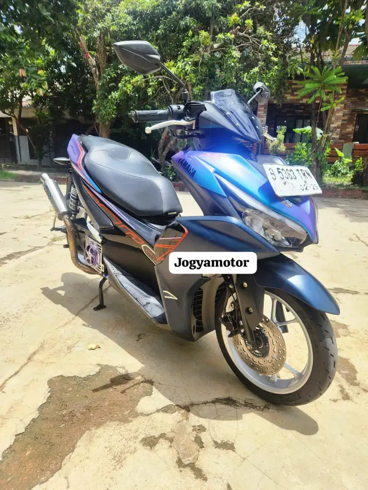 (B) yamaha aerox Cyber city 2024