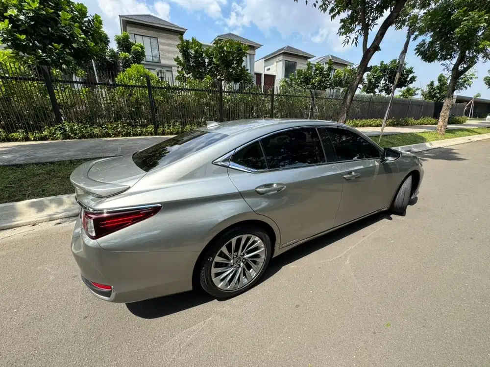 lexus es300 es300h es300 hybrid 2024 nik 2022 low km!