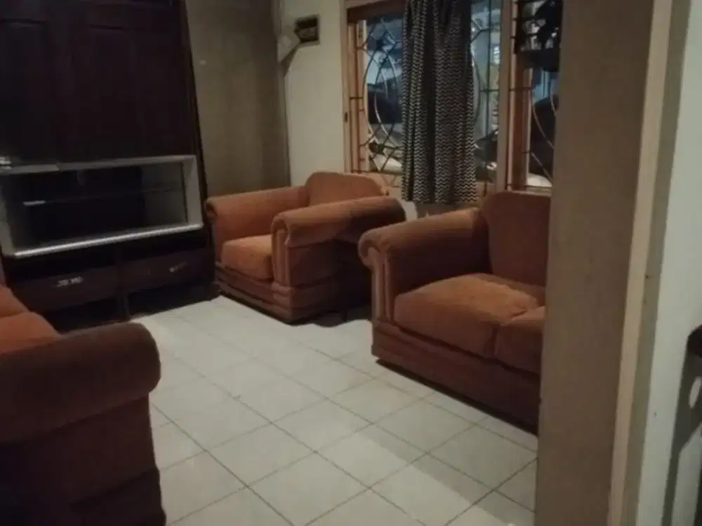 Rumah Pinggir Jalan Strategis Kebayoran Lama, Jaksel