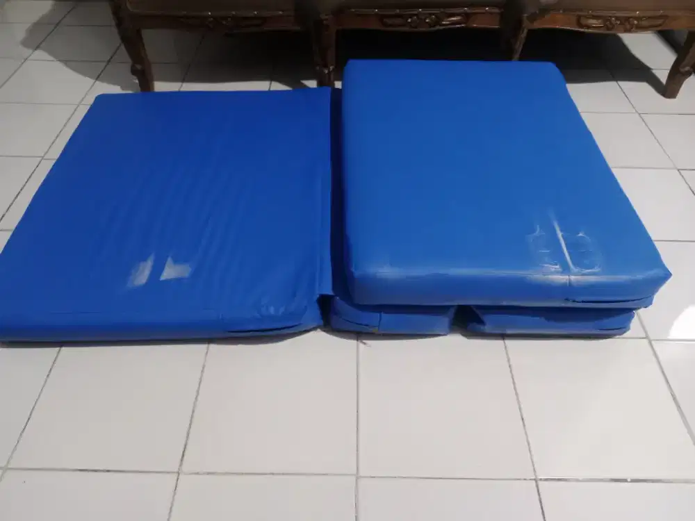matras pasien warna biru