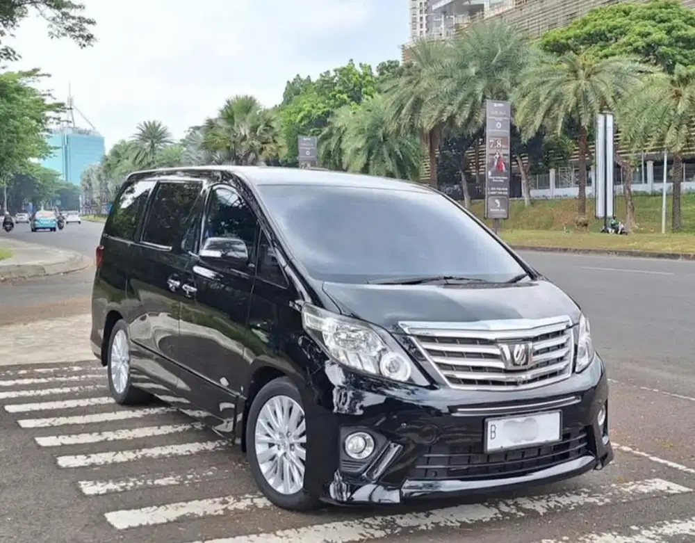 TOYOTA ALPHARD SC PREMIUM SOUND AT 2013 KM LOW GOOD CONDITION !!