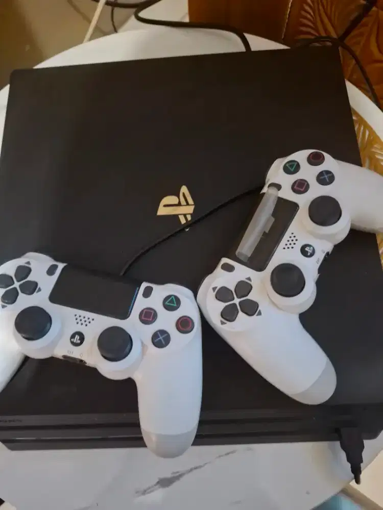 Dijual ps 4pro ori 2tera
