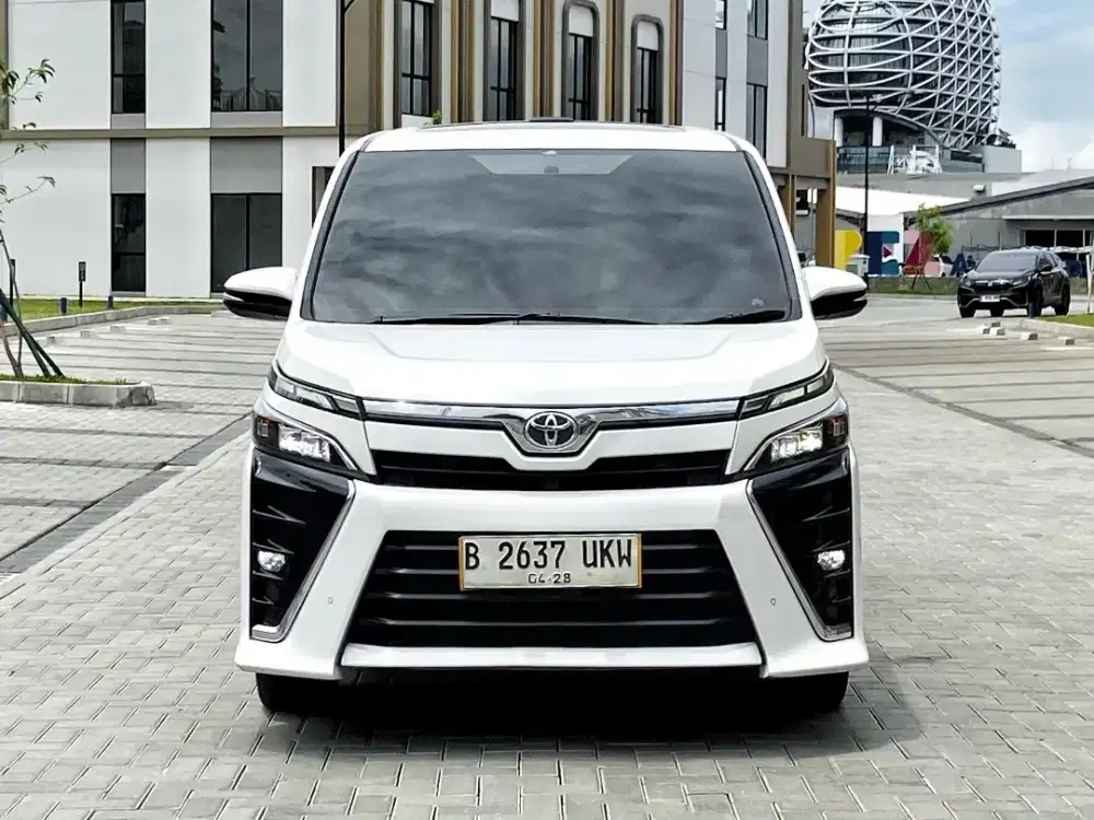 Toyota Voxy 2.0L AT 2019