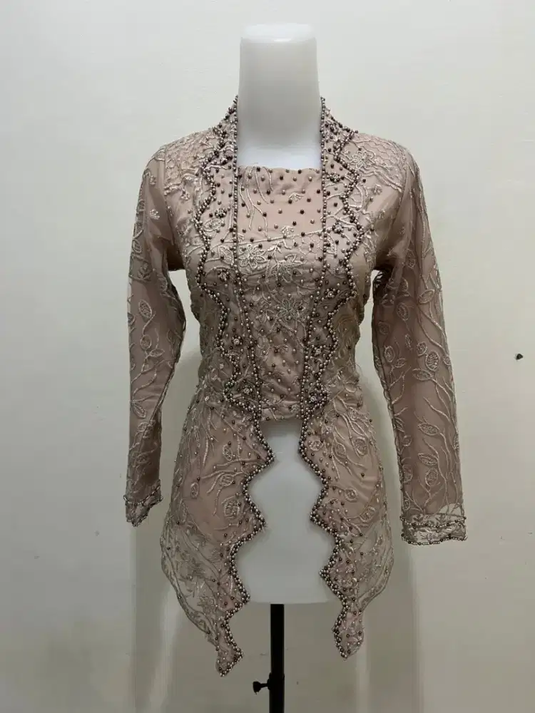 Kebaya Wisuda / Lamaran