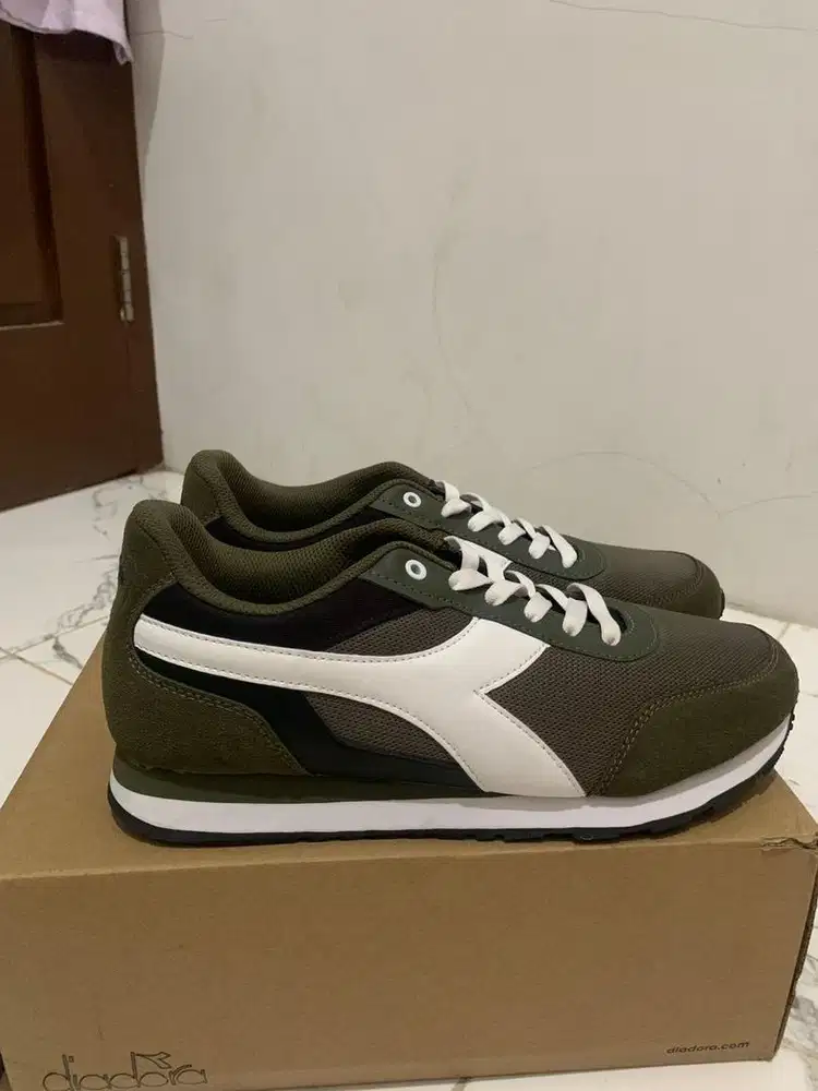 Sepatu diadora original