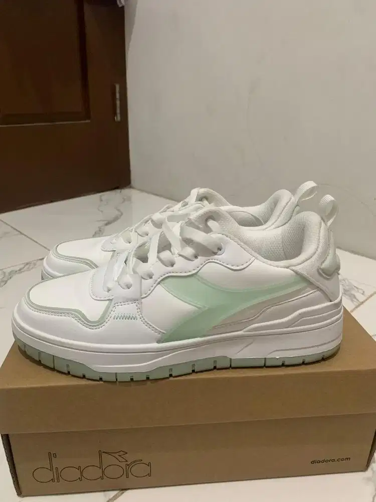 Sepatu wanita diadora original