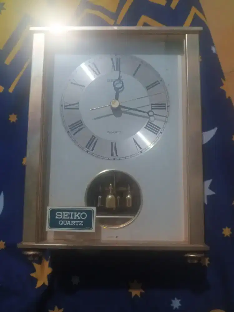 Seiko quartz gold tone moving