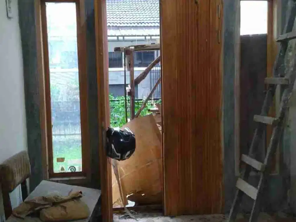 Rumah siap  renovasi di Taman Kopo Indah luas 130 m