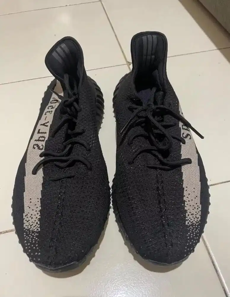 Sepatu adidas yeezy boost oreo size 45