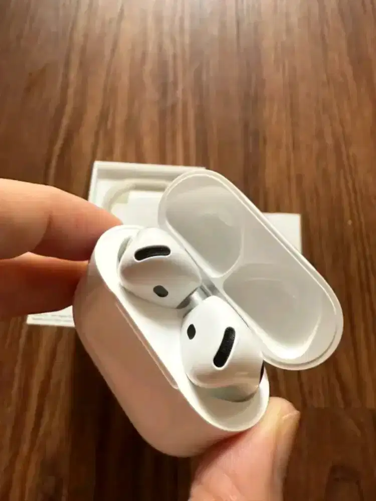 Airpods 4 with anc original