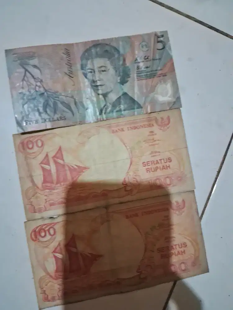 5 Dollar Australia dan 100 rupiah 1992