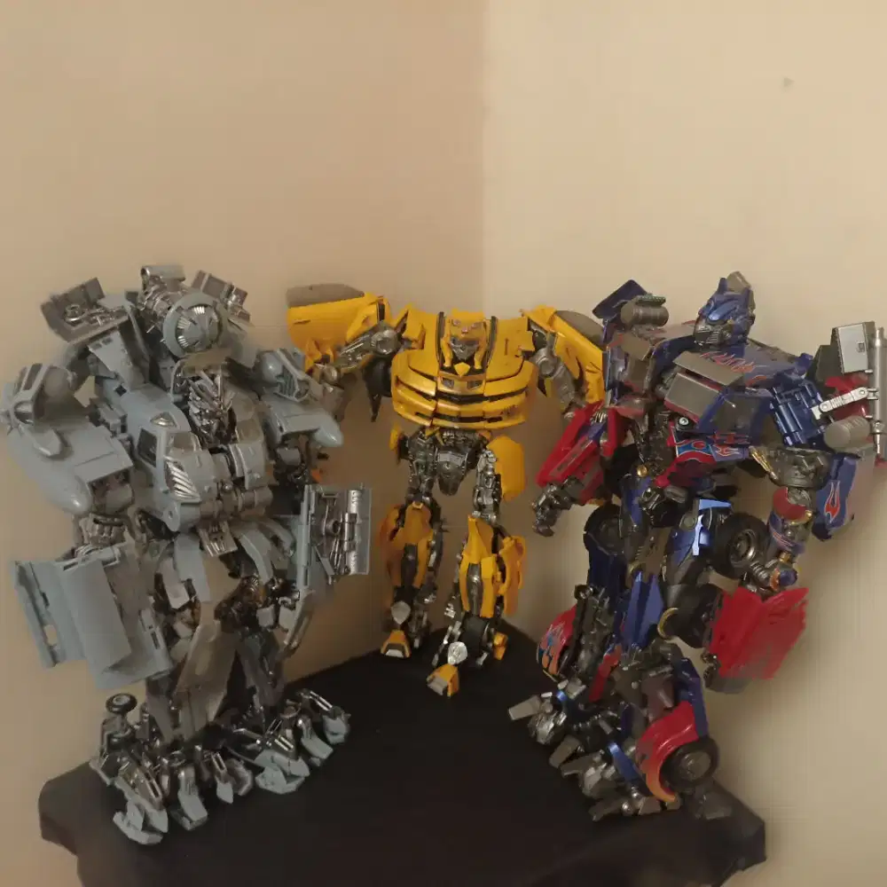 MAINAN ROBOT TRANSFORMERS SEPAKET 3 , OPTIMUS PRIME, BUMBLEE, BLACKOUT