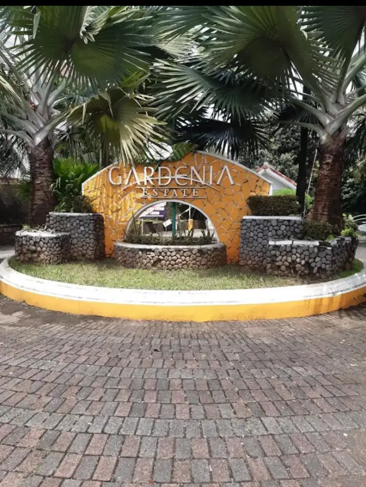 Disewakan Tahunan  Rumah Super Strategis dan Nyaman