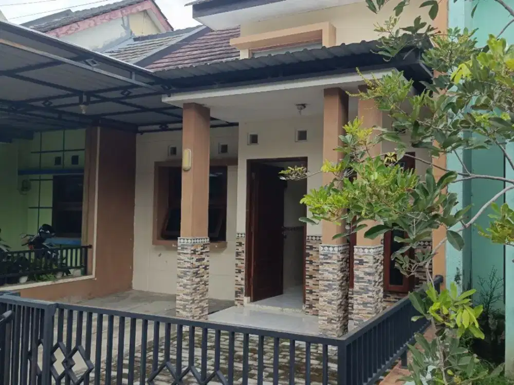 RUMAH MEWAH DI PERUMAHAN GENTAN AREA