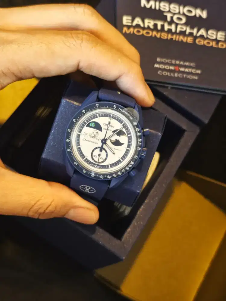 Omega X Swatch Snoopy
MOONSHINE GOLD
