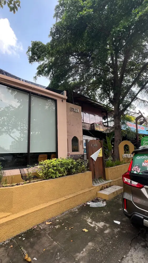 Tanah dan 3 Cafe diatasnya disebalah Transmart Sidoarjo