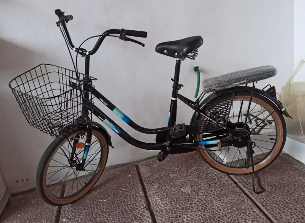 Sepeda mini 20 inch LIKE NEW! Pembelian Oktober 2025. Jarang Pakai.