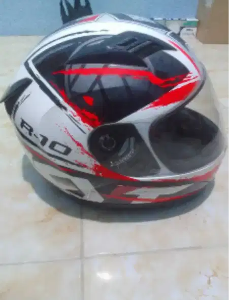 Helm full face KYT