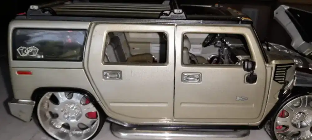 Diecast Mobil Hummer H2 1 : 18  Maisto