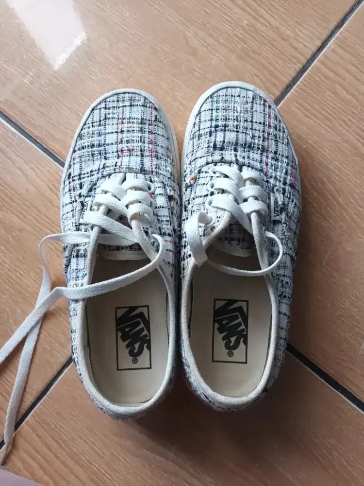 Sepatu vans authentic classic woven paid white