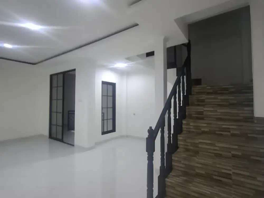 RUMAH BAGUS 3 LANTAI SIAPHUNI RANGKA BAJA RINGAN LEGENDA WISATA CIBUBUR JAKARTA TIMUR