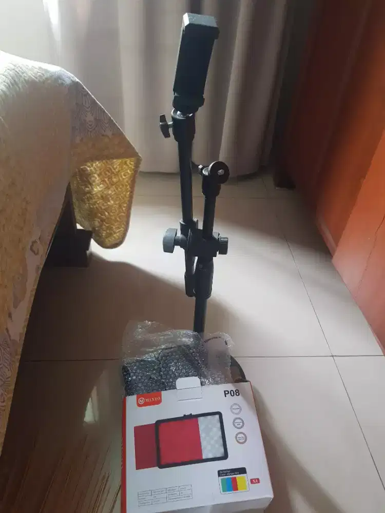 Jual trypod Mixio dan Lampu mixio P 08  untuk buat konten