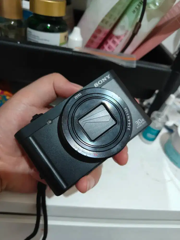 Sony WX500, kamera compact dengan 30x optical zoom