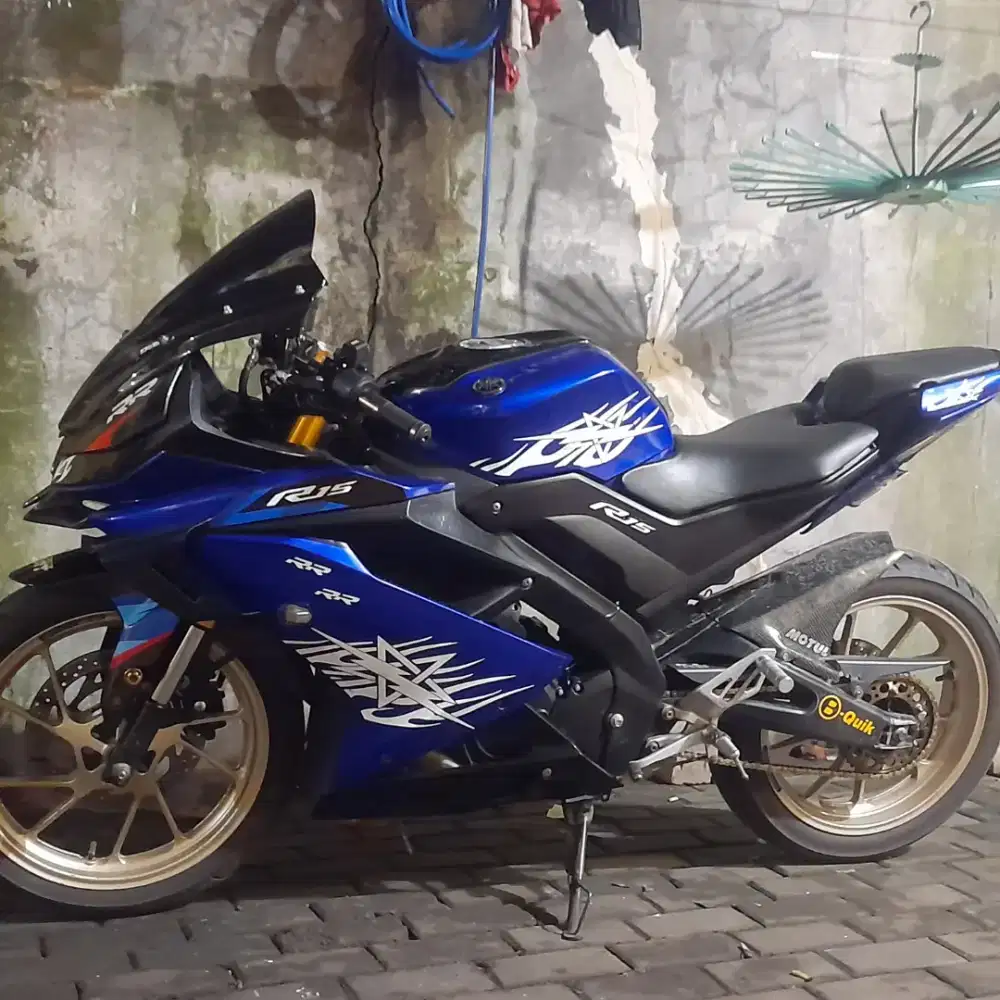 Di jual r15 v3 tahun 2018 sudah ganteng tinggal angkut aja