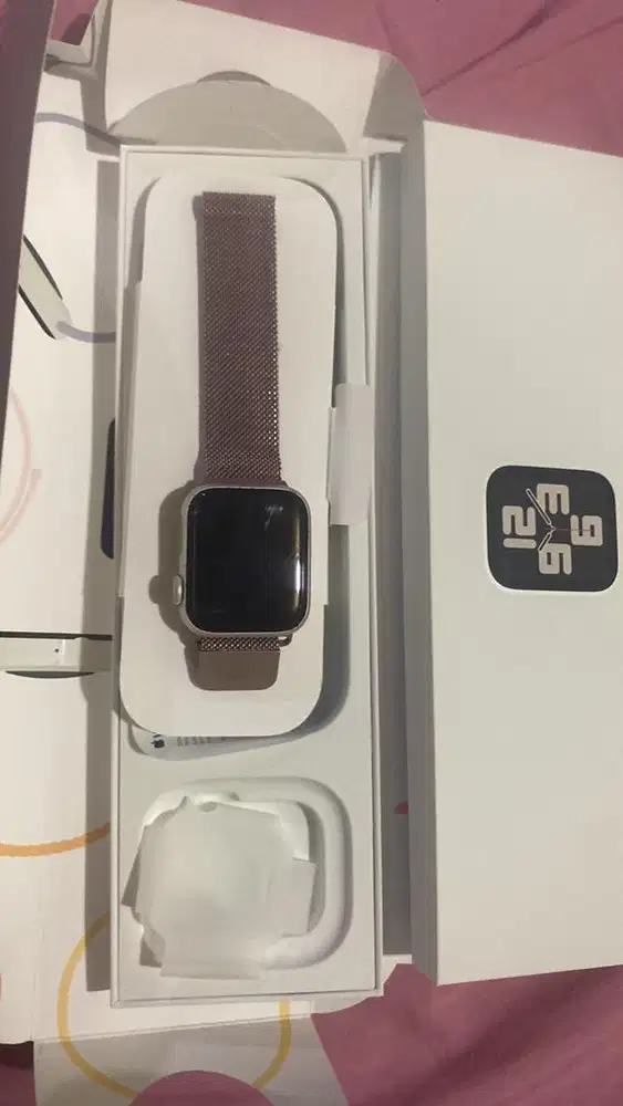 Apple Watch SE (Gen 2) 40mm Starlight