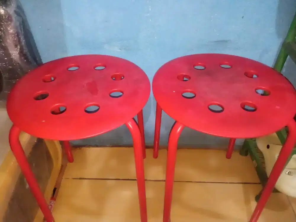 Bangku I.K.E.A dudukan besi alasnya plastik