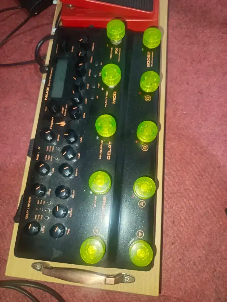 Efek Gitar Nux Trident 5