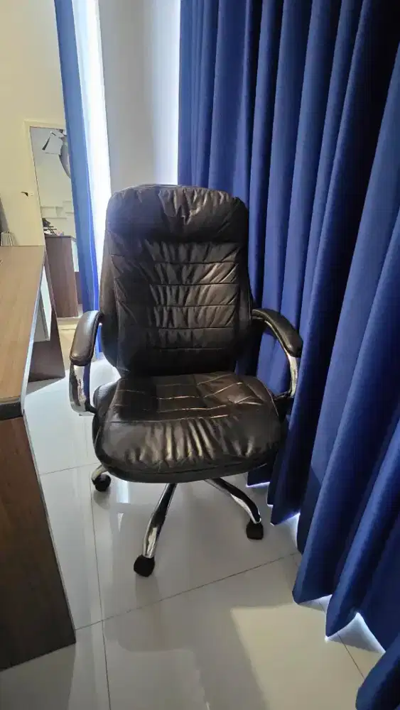 Meja Kursi Manager Informa