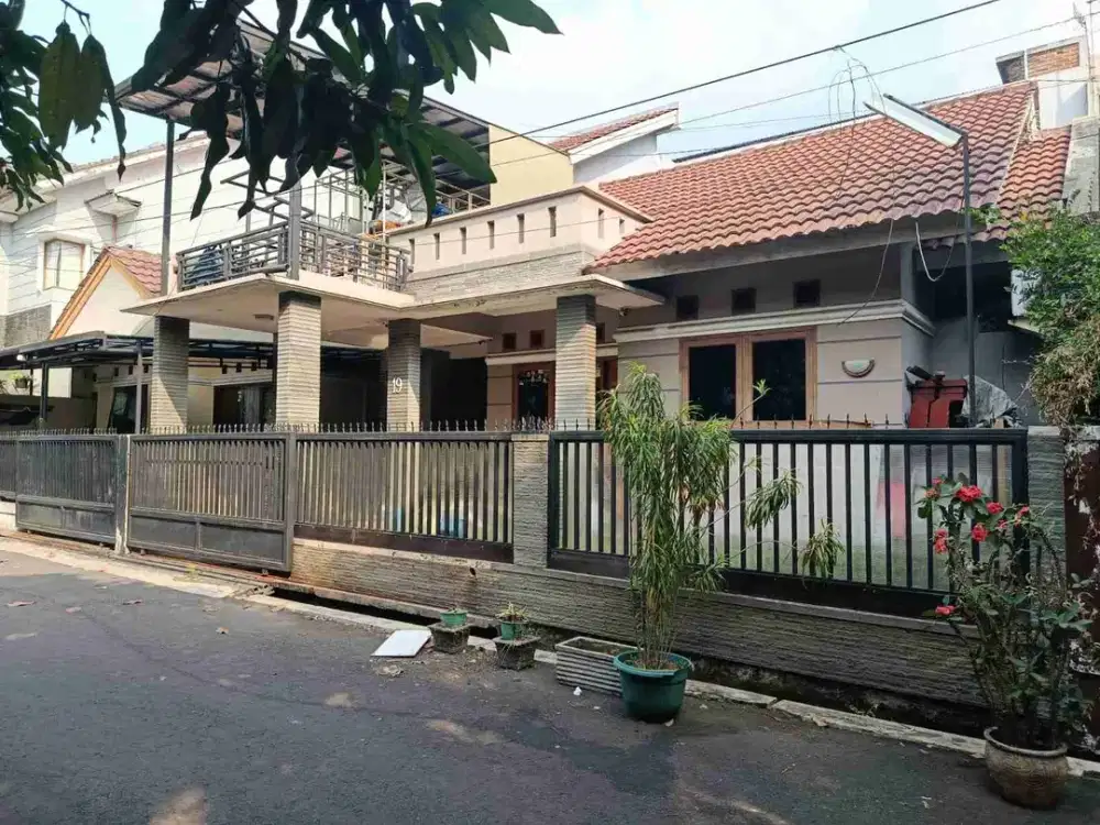 Rumah 3 lantai harga di bawah pasaran di Antapani