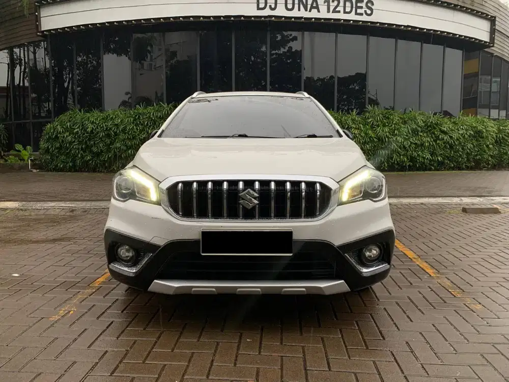 TERMURAH SUZUKI SX4 SCROSS 2022 AT PUTIH