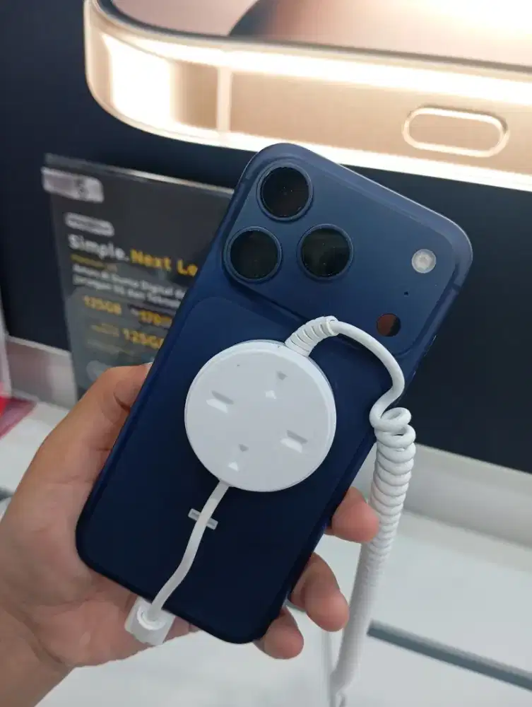 Iphone 17 pro silver ready dikit. Bisa cicilan syarat KTP aja