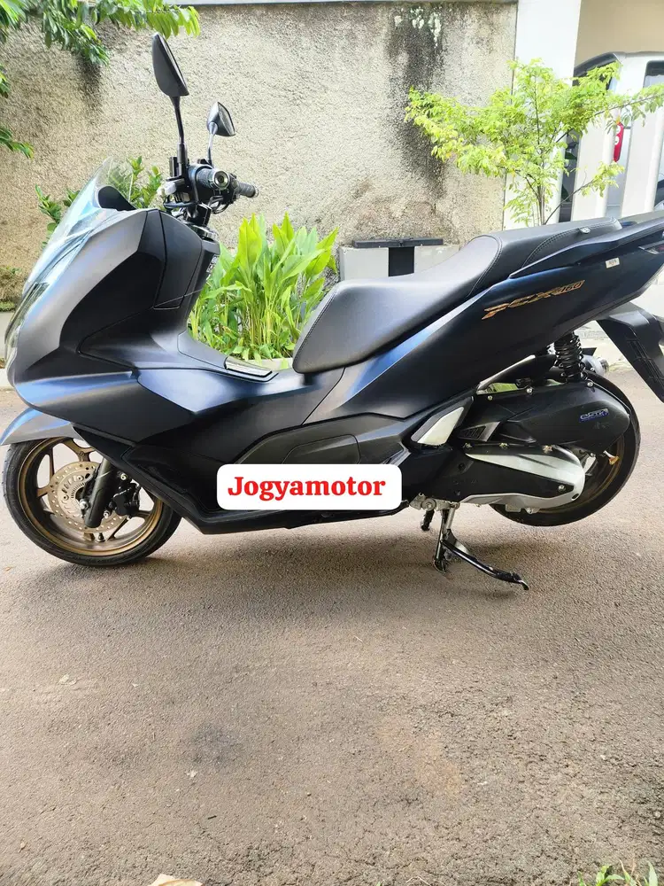 (B) honda pcx 160 abs 2024