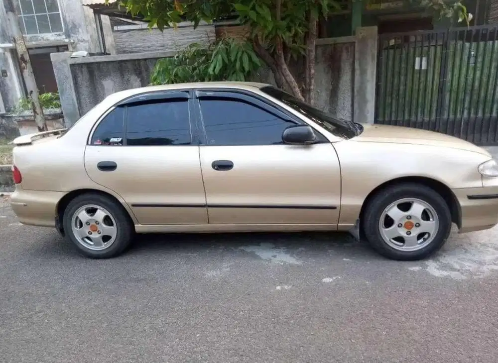Hyundai accent tahun 2000 murah