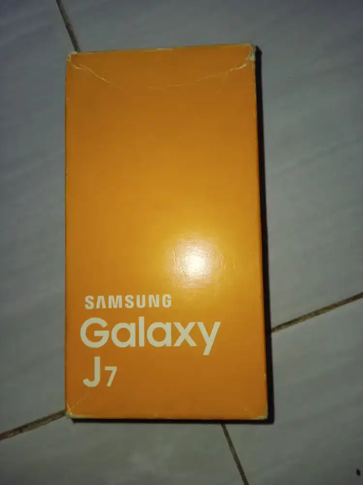 KOTAK HANDPHONE SAMSUNG GALAXY J700F