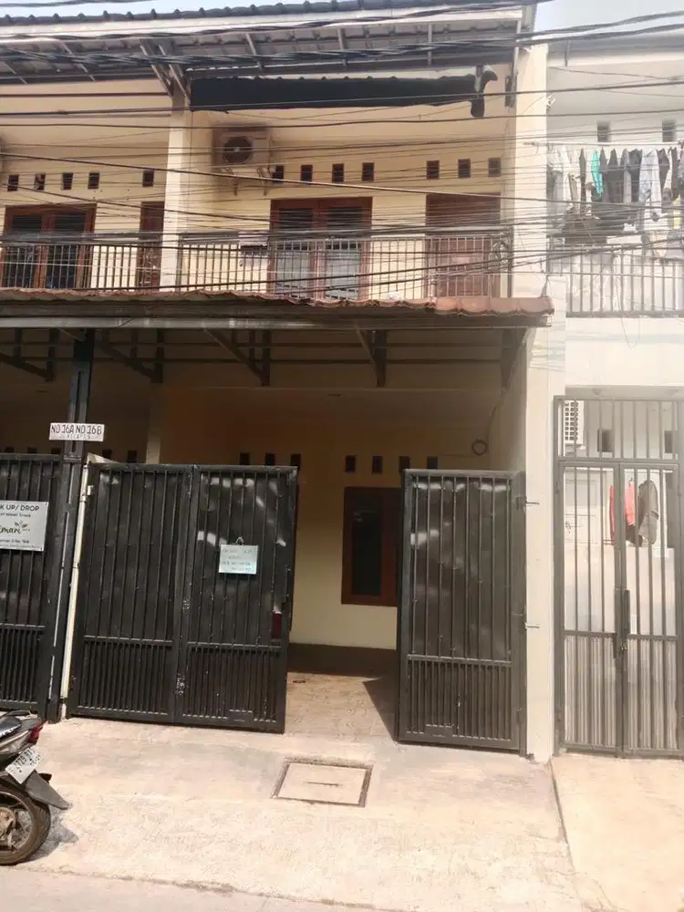 Disewakan Kontrakan Rumah 2 Lantai + Garasi