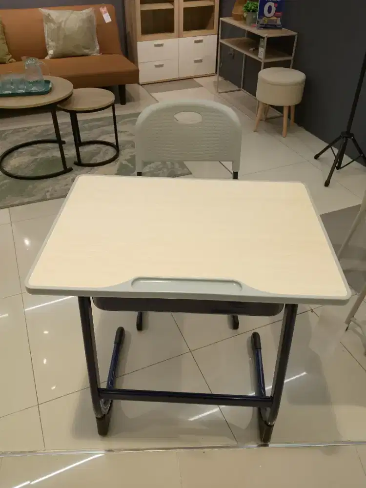 Meja kursi set sekolah