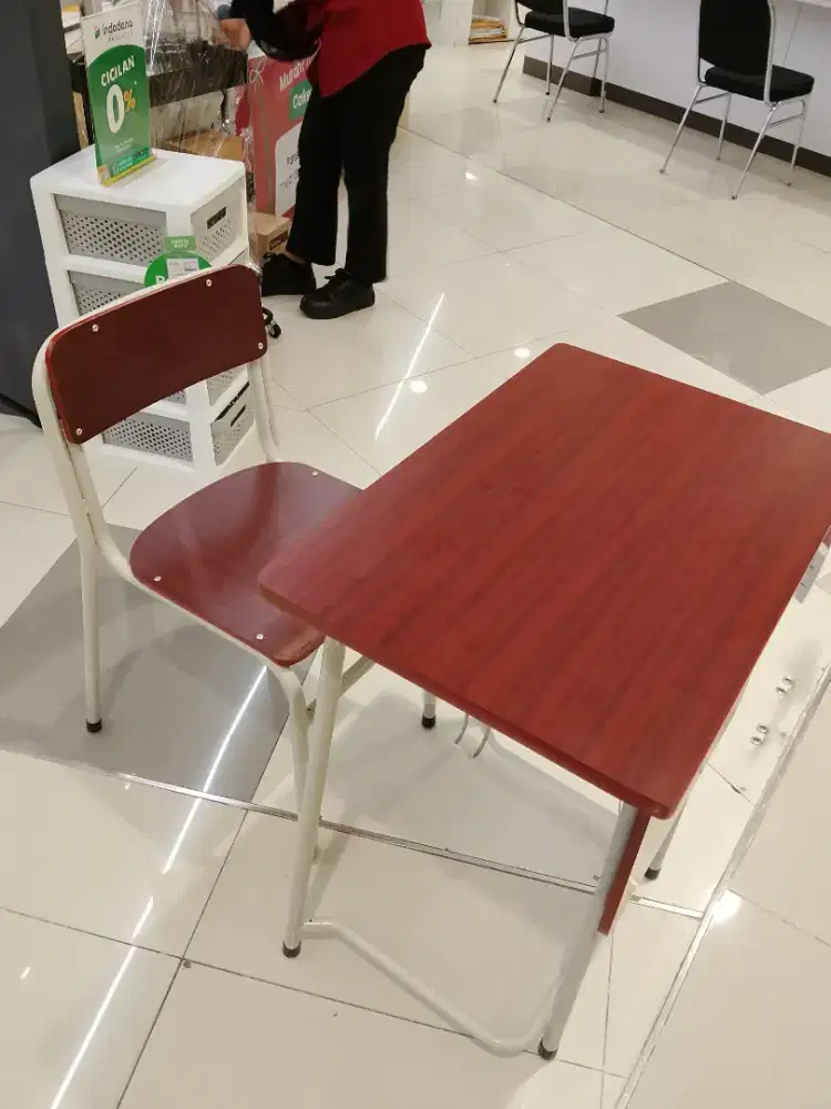 Meja set sekolah